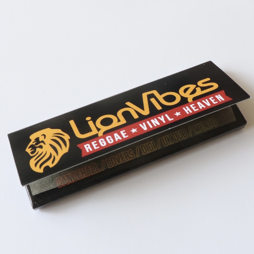 RIZZLA ROLLING PAPERS X4 PACKETS Lion Vibes X Creation Rebel Soundsystem - Lion Vibes X Creation Rebel Soundsystem